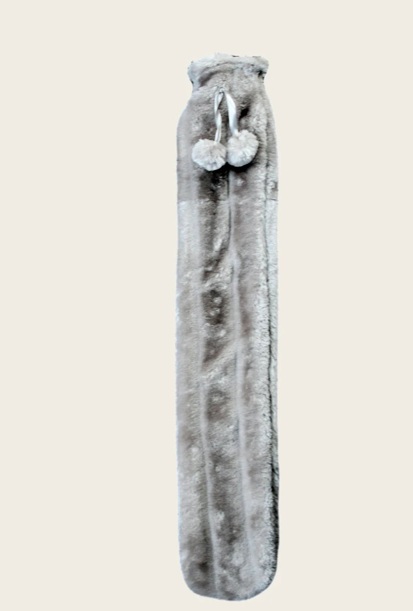 Extra Long 2L Hot Water Bottle with Plush Faux Fur Cover for Cosy Nights Muscle Relief Natural Rubber Soft Fleece Ideal Gift for Adults Kids