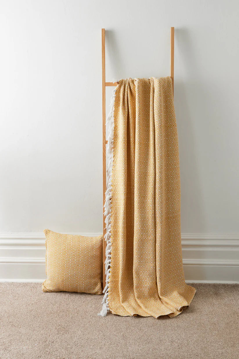 Regal Handwoven Pure Cotton Throw Blanket with Diamond Geometric Pattern