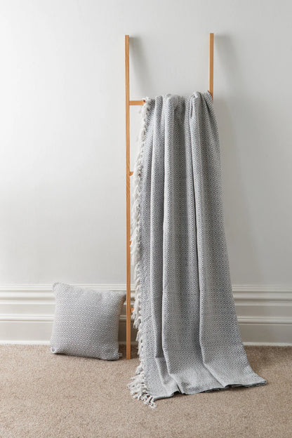 Regal Handwoven Pure Cotton Throw Blanket with Diamond Geometric Pattern