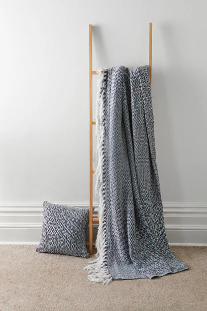 Regal Handwoven Pure Cotton Throw Blanket with Diamond Geometric Pattern